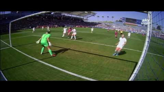 مدافعة المنتخب النيوزيلندي تسجل ثلاثية ضد مرماها