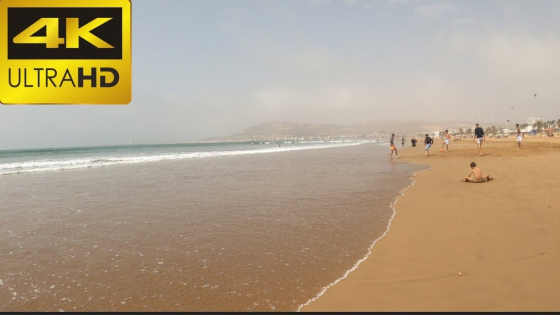 جولة على رمال شاطئ اكادير