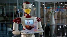 دراسة: البشر يفضلون التعامل مع الروبوت “الأنثى” في الفنادق