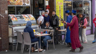 الداخلية تخضع المقاهي والمطاعم ومحلات الوجبات السريعة للمراقبة