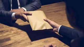 ايت باها..الرقم الاخضر يطيح بقاضي مزيف في قبضة المركز القضائي لدرك بيوكرى