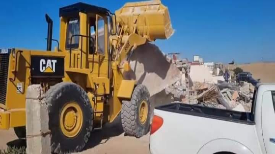 آشتوكة: الجرفات تكنس اكواخا و بنايات عشوائية بشاطئ “تيفنيت”