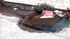 سيدي بيبي..تسرب المياه العادمة ينغص عيش الساكنة و”العمران” تتملص من المسؤولية