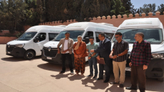 الكاتب العام لعمالة آشتوكة ايت باها يشرف على توزيع دفعة جديدة من اسطول النقل الاجتماعي بالاقليم..