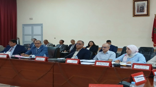 عامل الاقليم يتراس اجتماعا لاستعراض المخطط المديري الإقليمي لتدبير النفايات المنزلية والمشابهة.