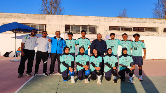 تتويج فريق الثانوية التأهيلية المرينيين بامي مقورن بالبطولة الوطنية للكرة الطائرة المختلطة .