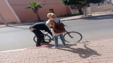 اشتوكة: تفاعل غير مسبوق بمواقع التواصل الاجتماعي مع صورة الشرطي صلاح وتلميدة ببيوكرى