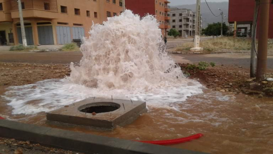 بالفيديو..انفجار إحدى قنوات تحلية مياه البحر المياه يغرق جنبات الطريق الوطنية الرابطة بين سيدي بيبي وايت ملول