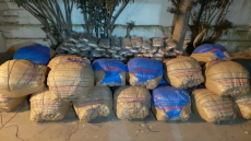 ايت اعميرة..مداهمة بناية عشوائية بمركز الجماعة يكشف عن مستودع سري لتخزين المخدرات .