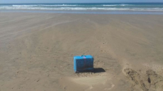 ماسة..امواج شاطئ سيدي بولفضايل تلفظ رزمة من الحشيش